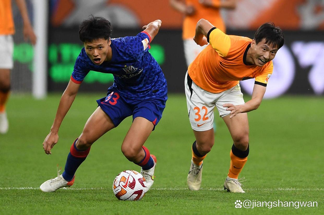 关于上海申花训练开放日；赛前豪取连胜引欢呼；中超在即；赛季目标并未改变的信息